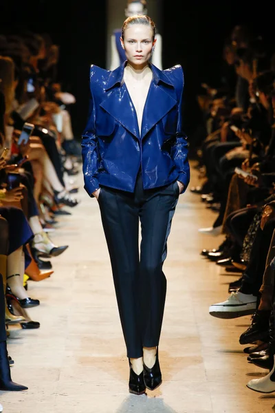 Look 1